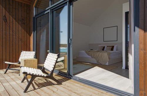 Darsuniskis Apartment | Enjoy Oceanfront Bliss at Vanduo Marse with Pool Access