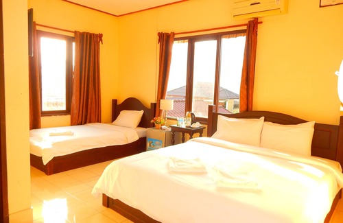 Vang Vieng Hotel | Vang Vieng Camellia Hotel: Family-Friendly Retreat with Spa