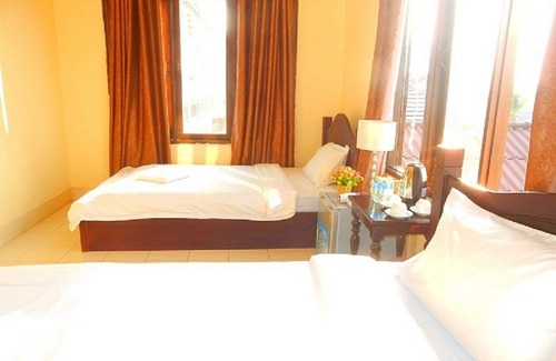 Vang Vieng Hotel | Vang Vieng Camellia Hotel: Family-Friendly Retreat with Spa