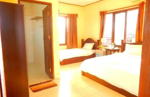 Vang Vieng Hotel | Highly Rated Vang Vieng Camellia Hotel with Breakfast & More