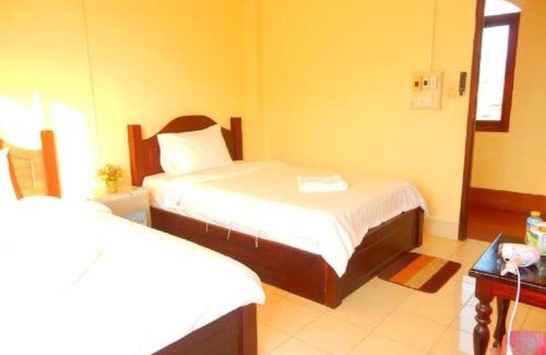 Vang Vieng Hotel | Highly Rated Vang Vieng Camellia Hotel with Breakfast & More