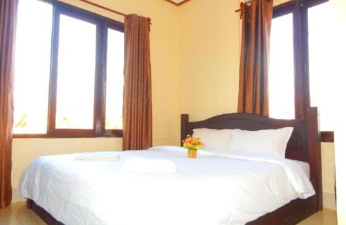 Vang Vieng Hotel | Highly Rated Vang Vieng Camellia Hotel with Breakfast & More