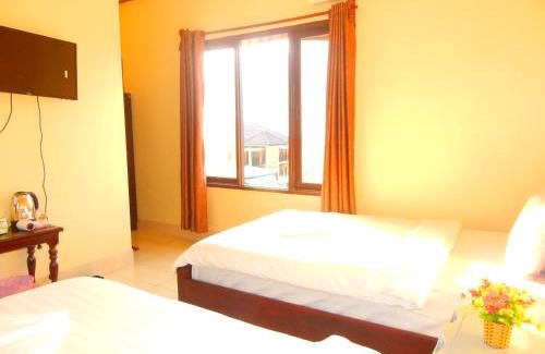 Vang Vieng Hotel | Highly Rated Vang Vieng Camellia Hotel with Breakfast & More