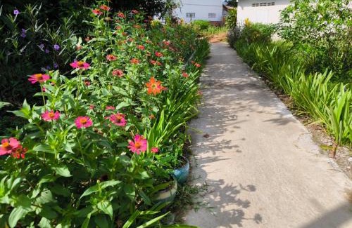 Vang Vieng Hotel | Kid-Friendly Vang Vieng Champa Hotel with 9.1/10 Ratings