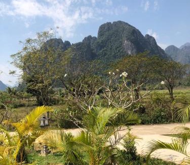 Vang Vieng Hotel | Serene Vang Vieng Romantic Resort with Pool & Breakfast