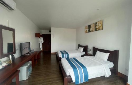 Vang Vieng Hotel | Discover Comfort at Vang Vieng Topview Hotel with Pool & Spa