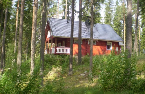 Vaatanen Ski Chalet | Cozy Vanha Väätänen Cottage with Private Beach & Hot Tub