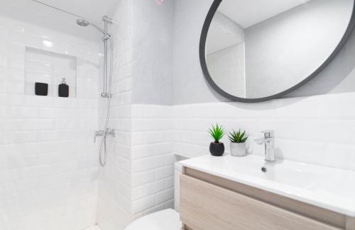 Platja d'Aro Apartment | Pet-Friendly Vanilla Beach Boutique Studio with Ocean Views