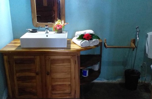 Madirokely Bed & Breakfast | Vanio Lodge: Oceanfront Retreat with Pet-Friendly Perks