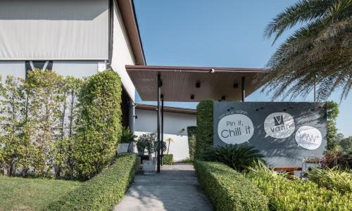 Cha-am Resort | Relax at Vann Hua Hin Resort with Pool & Breakfast Options