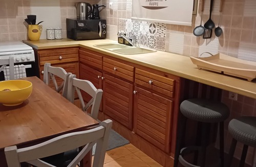 Ilisia Apartment | Cozy Vanna's Place with Ocean View, Near Hilton Attractions