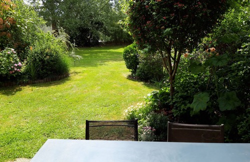 Vannes Apartment | Bright Vannes T2 with Garden, Pool & 9.8/10 Guest Rating
