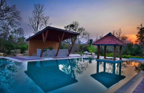 Turiya Resort | Relax at Vannraj Resort And Spa: Pet Friendly & Poolside Fun