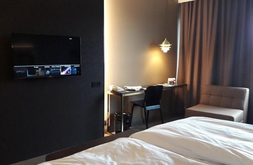 Vantaa Hotel | Discover Vantaa Hotel: Pet-Friendly with Pool & Breakfast