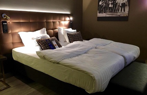 Vantaa Hotel | Discover Vantaa Hotel: Pet-Friendly with Pool & Breakfast