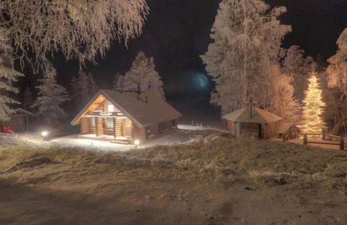 Rovaniemi House | Lake View Retreat at Vanttausranta with Spa & Hot Tub