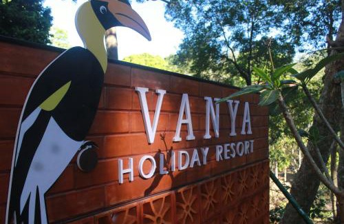 Chittur Hotel | Discover VANYA by Citrine: Pool, Restaurant & Breakfast