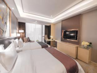 Zhujiang New Town Hotel | Oceanfront Vaperse Hotel with Pool & Family-Friendly Amenities