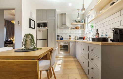 Fitzroy Apartment | Unique Fitzroy Living in Trendy Renovated Apartment