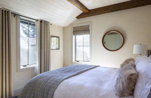 Crested Butte Hotel | Experience Unmatched Comfort at Vaquera House with Spa