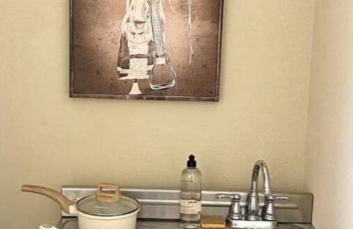 Marfa Cabin | Experience Vaquero Vibes: Entire Complex with Pet-Friendly Amenities