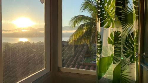 Sao Francisco da Praia Apartment | Pet-Friendly Varanda Suspensa in São Sebastião - Rated 9.5