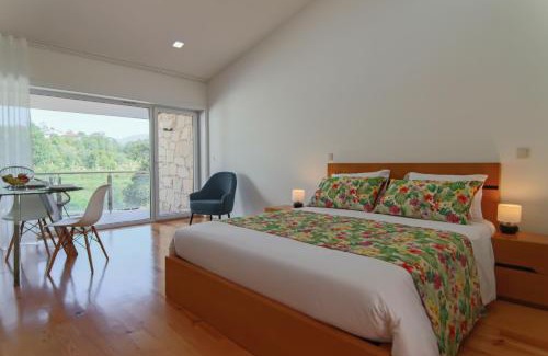 Arcos de Valdevez Apartment | Cozy Oceanfront Apartments at Varandas de S. Jorge