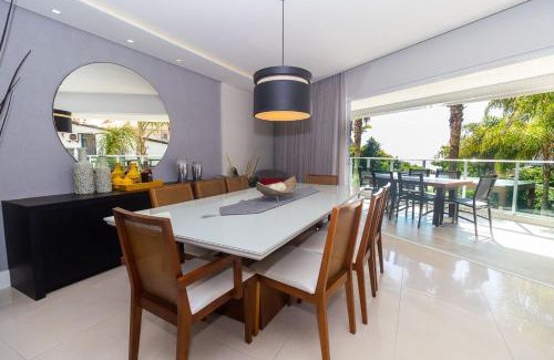 Ze Amandio Apartment | Oceanfront Retreat: Varandas do Atlântico with Pool & Gym