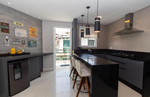 Ze Amandio Apartment | Oceanfront Retreat: Varandas do Atlântico with Pool & Gym