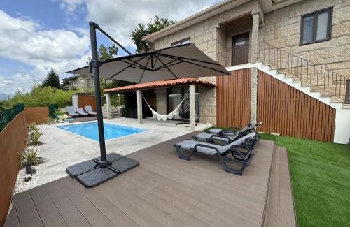 Mondim de Basto House | Relax at Varandas do Tamega with Pool & Family-Friendly Fun