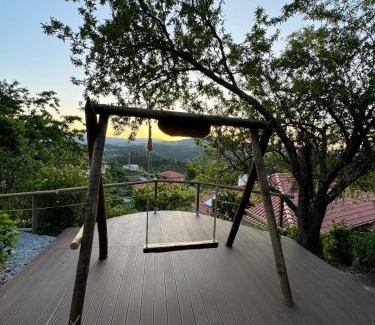 Mondim de Basto House | Relax at Varandas do Tamega with Pool & Family-Friendly Fun
