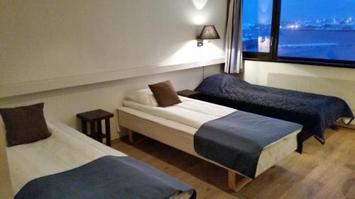 Vard Hotel | Vardø Hotel: Pet-Friendly Retreat with Hot Tub & Breakfast