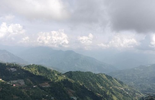 Theog House | Pet-Friendly Vardaan Homestay in Theog with Breakfast