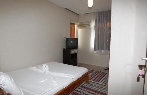 Selcuk House | Comfortable Vardar Pension: Family-Friendly with Pool Access
