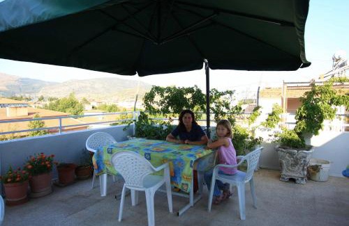 Selcuk House | Comfortable Vardar Pension: Family-Friendly with Pool Access