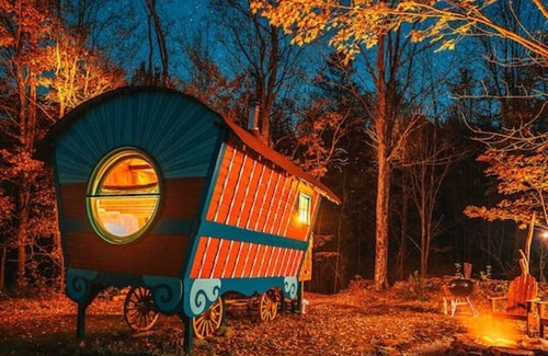 Roxbury House | Experience Glamping at Bellfire's Cosmic Nomad in NY