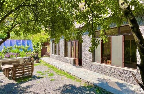 Vardzia Bed & Breakfast | Charming Chachkari: Pet-Friendly Stay with Top Amenities