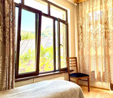 Vardzia Bed & Breakfast | Charming Chachkari: Pet-Friendly Stay with Top Amenities