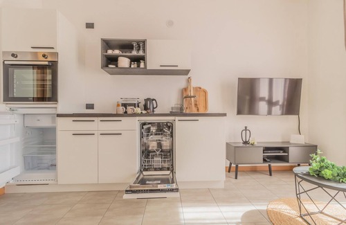 Perledo Apartment | Idyllic Varenna Wanderlust with Pool & Breakfast in Perledo