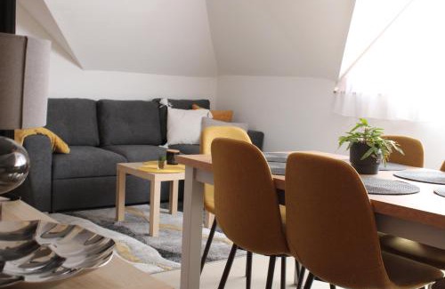 Balatonbereny Apartment | Varga Apartman: Pet-Friendly Retreat with Ocean Views