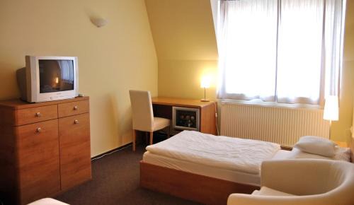 Budaors Bed & Breakfast | Varga-ház Panzió: Pet and Child-Friendly Retreat Awaits
