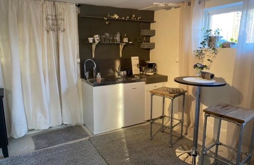 Kristinehamn House | Family-Friendly Varglyan Hotel with Relaxing Hot Tub