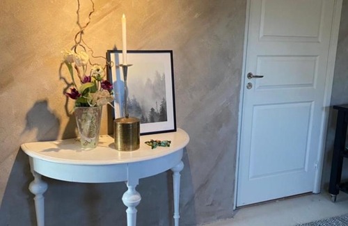 Kristinehamn House | Family-Friendly Varglyan Hotel with Relaxing Hot Tub