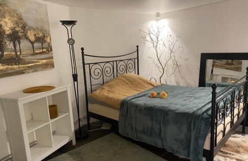 Kristinehamn House | Family-Friendly Varglyan Hotel with Relaxing Hot Tub