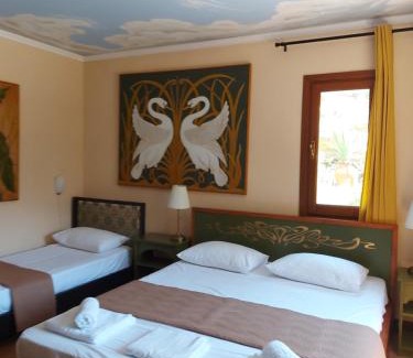 Kallirakhi Apartment | Guest Rated 9.8: Varias Art House with Family-Friendly Amenities