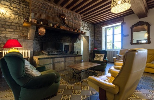 Achun House | Pet-Friendly Oceanfront Retreat at Varigny Hotel