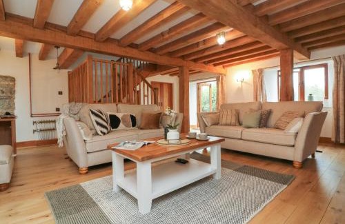 Barnstaple House | Discover Family-Friendly Comfort at Varley Lodge, 4-Star Stay