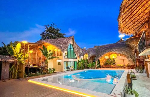 Khuan Khanun House | Exceptional Varni Homestay with Oceanfront Pool Access