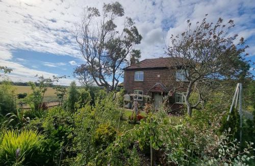 Emsworth Bed & Breakfast | Guest Rated 10/10: Varr House @ Meadow View with Breakfast