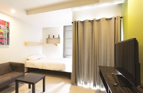 Nong Bon Hotel | Budget-Friendly Varrzon Residence with Kitchen & Breakfast